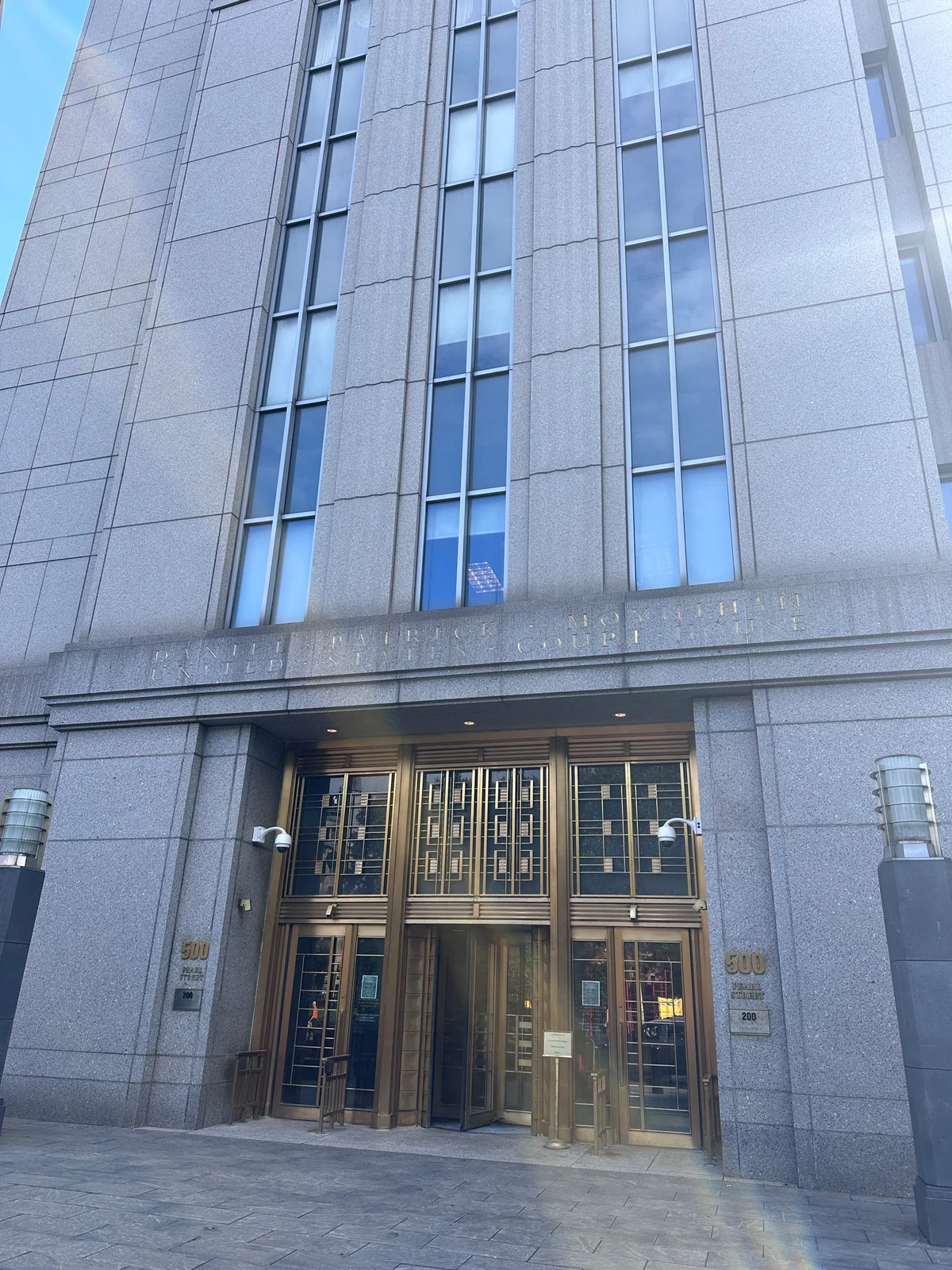 纽约南区联邦地区法院 Daniel Patrick Moynihan 法院大楼入口